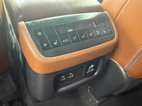 Used 2023 Nissan Pathfinder Platinum AWD/4WD image 31