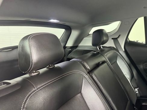 Used 2023 GMC Terrain SLT image 24