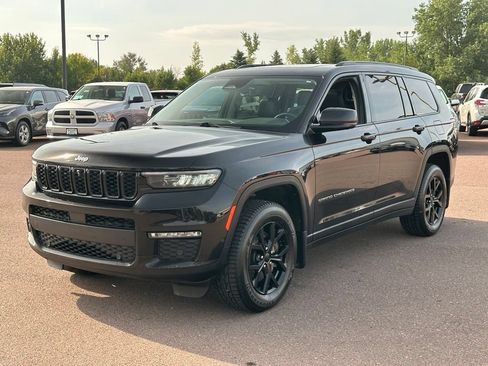 Used 2022 Jeep Grand Cherokee L Limited w/ Luxury Tech Group II AWD/4WD image 4