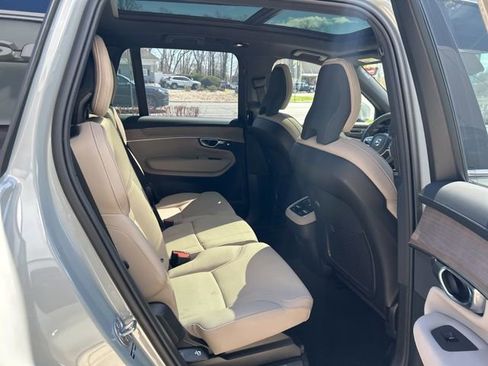 Used 2025 Volvo XC90 B5 Plus image 13