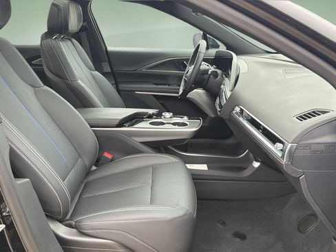 Used 2025 Cadillac Lyriq Sport AWD/4WD image 11