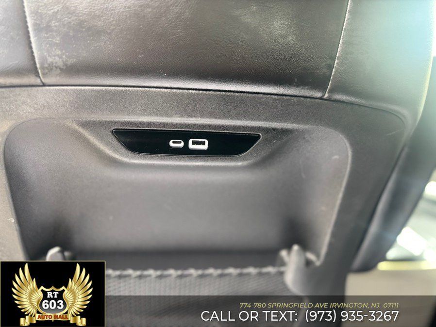 Used 2024 Chrysler Pacifica Touring-L FWD image 13