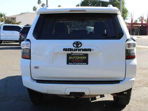 Used 2018 Toyota 4Runner SR5 Premium AWD/4WD image 36