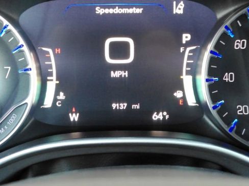 Used 2026 Chrysler Pacifica Select image 43