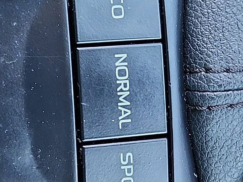 Used 2022 Toyota Camry SE w/ Audio Upgrade Package image 9