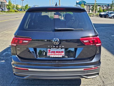 Used 2024 Volkswagen Tiguan SE w/ Panoramic Sunroof Package image 6