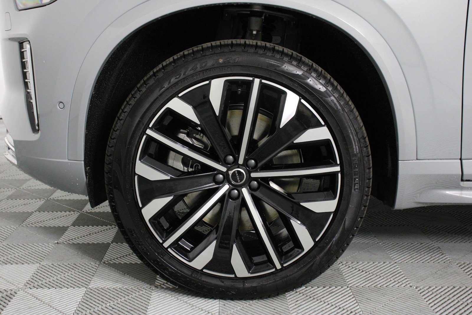 New 2026 Volvo XC90 T8 Plus w/ Protection Package AWD/4WD image 13