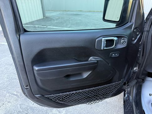 Used 2021 Jeep Gladiator Sport image 20