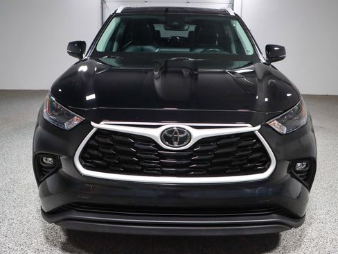 Used 2024 Toyota Highlander XLE image 4