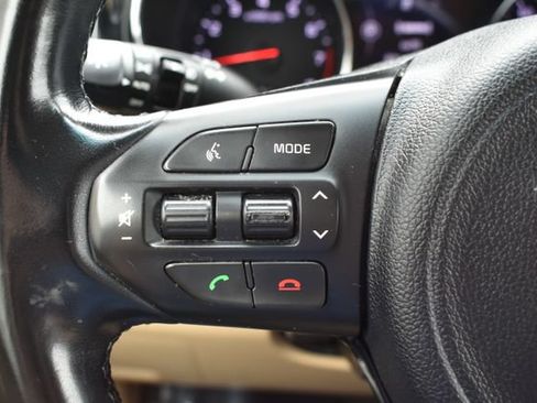 Used 2017 Kia Sedona EX FWD image 24