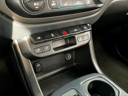 Used 2016 Chevrolet Colorado Z71 image 32