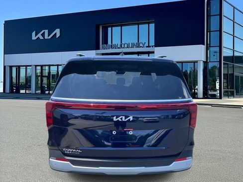 Certified 2026 Kia Carnival EX FWD image 10