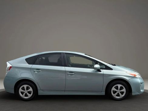 Used 2015 Toyota Prius Three image 5