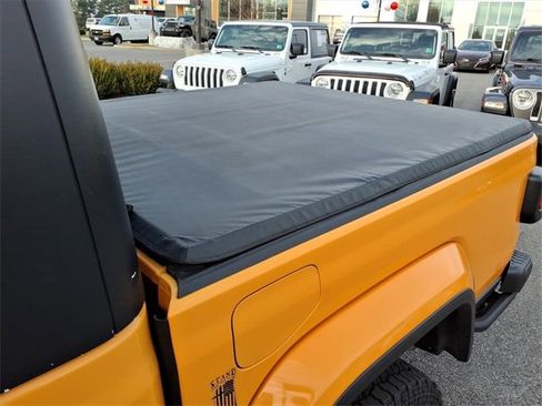 Used 2021 Jeep Gladiator Sport image 13