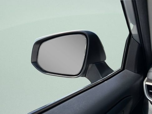 Used 2023 Toyota Highlander XLE FWD image 11