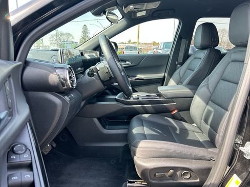 New 2026 Chevrolet Equinox LT w/ Convenience Package II FWD image 24