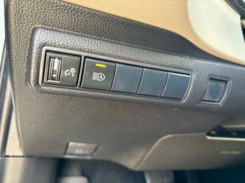 Used 2020 Toyota Corolla LE image 24