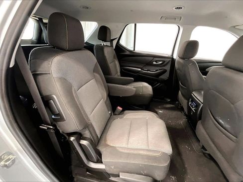 Used 2021 Chevrolet Traverse LT FWD image 25