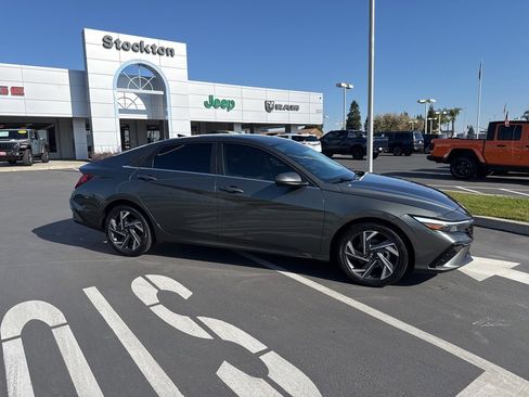 Used 2024 Hyundai Elantra SEL w/ Convenience Package image 3