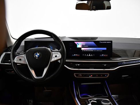 Used 2024 BMW X7 xDrive40i image 8
