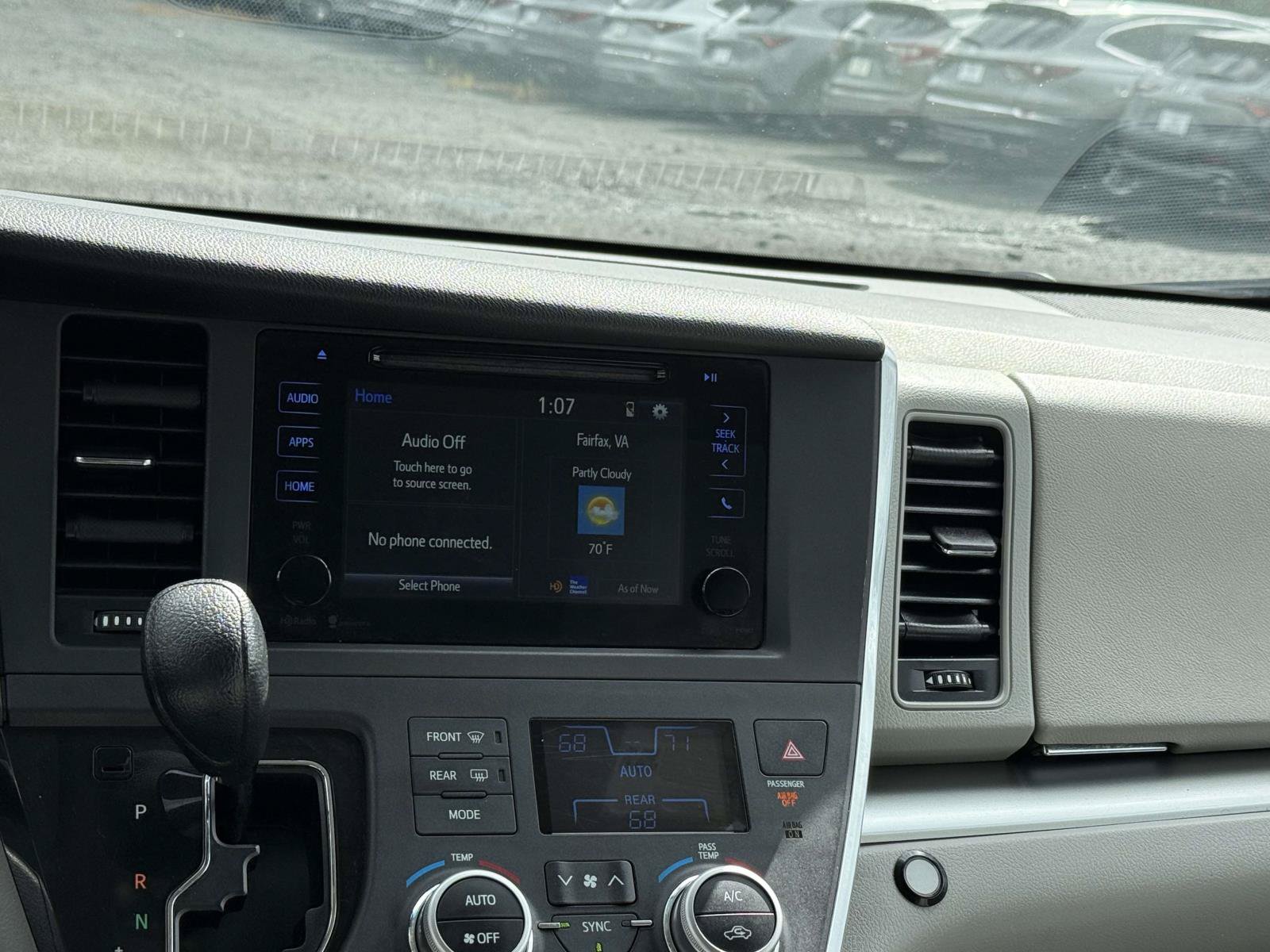 Used 2015 Toyota Sienna LE FWD image 10