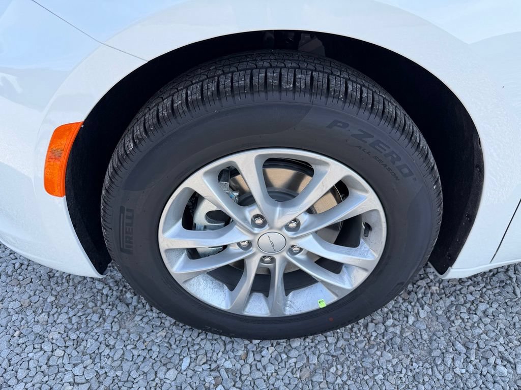 New 2027 Chrysler Pacifica Select FWD image 36
