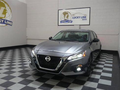 Used 2022 Nissan Altima 2.5 SR w/ Midnight Edition Package FWD image 4