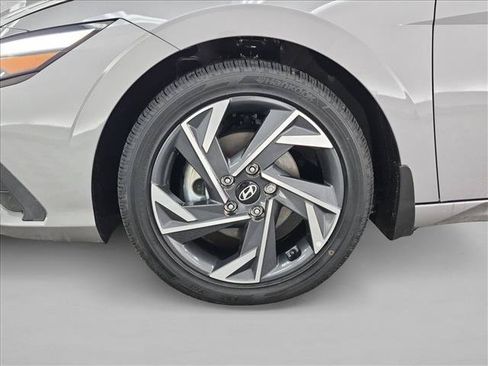 Certified 2025 Hyundai Elantra SEL FWD image 26
