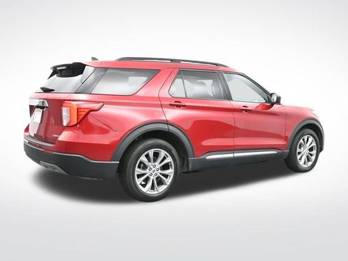Used 2022 Ford Explorer XLT w/ Equipment Group 202A AWD/4WD image 6