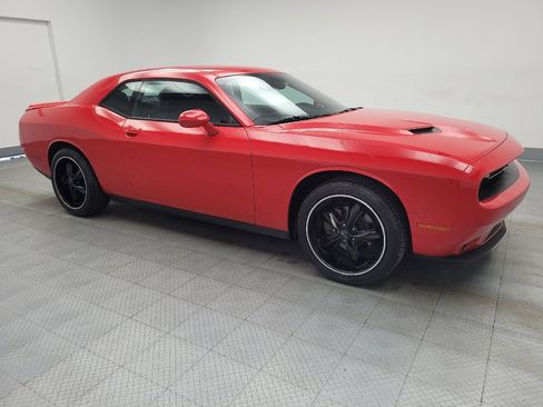 Used 2019 Dodge Challenger SXT image 11