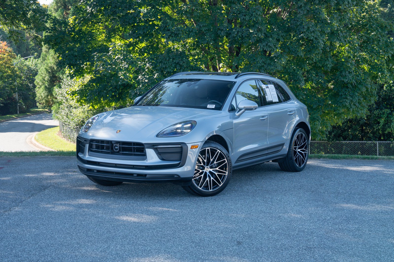 Certified 2026 Porsche Macan AWD/4WD image 1
