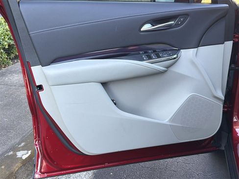 Certified 2023 Cadillac XT4 Luxury image 10