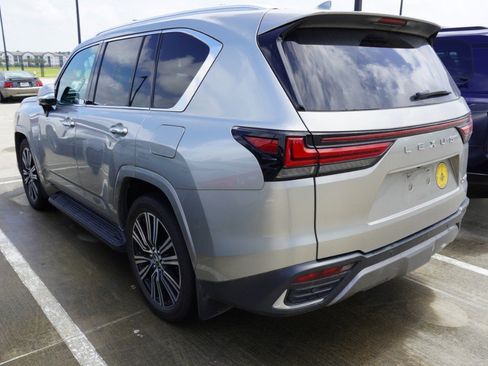 Used 2024 Lexus LX 600 4WD w/ Luxury Package image 7