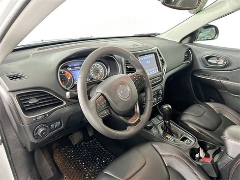 Used 2022 Jeep Cherokee Trailhawk image 19