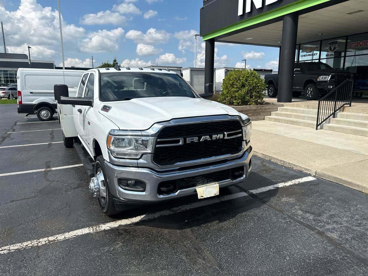 Used 2022 RAM 3500 Tradesman w/ Chrome Appearance Group AWD/4WD image 2