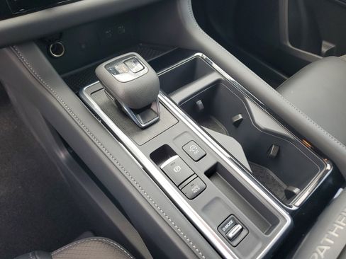 Certified 2025 Nissan Pathfinder SL image 28