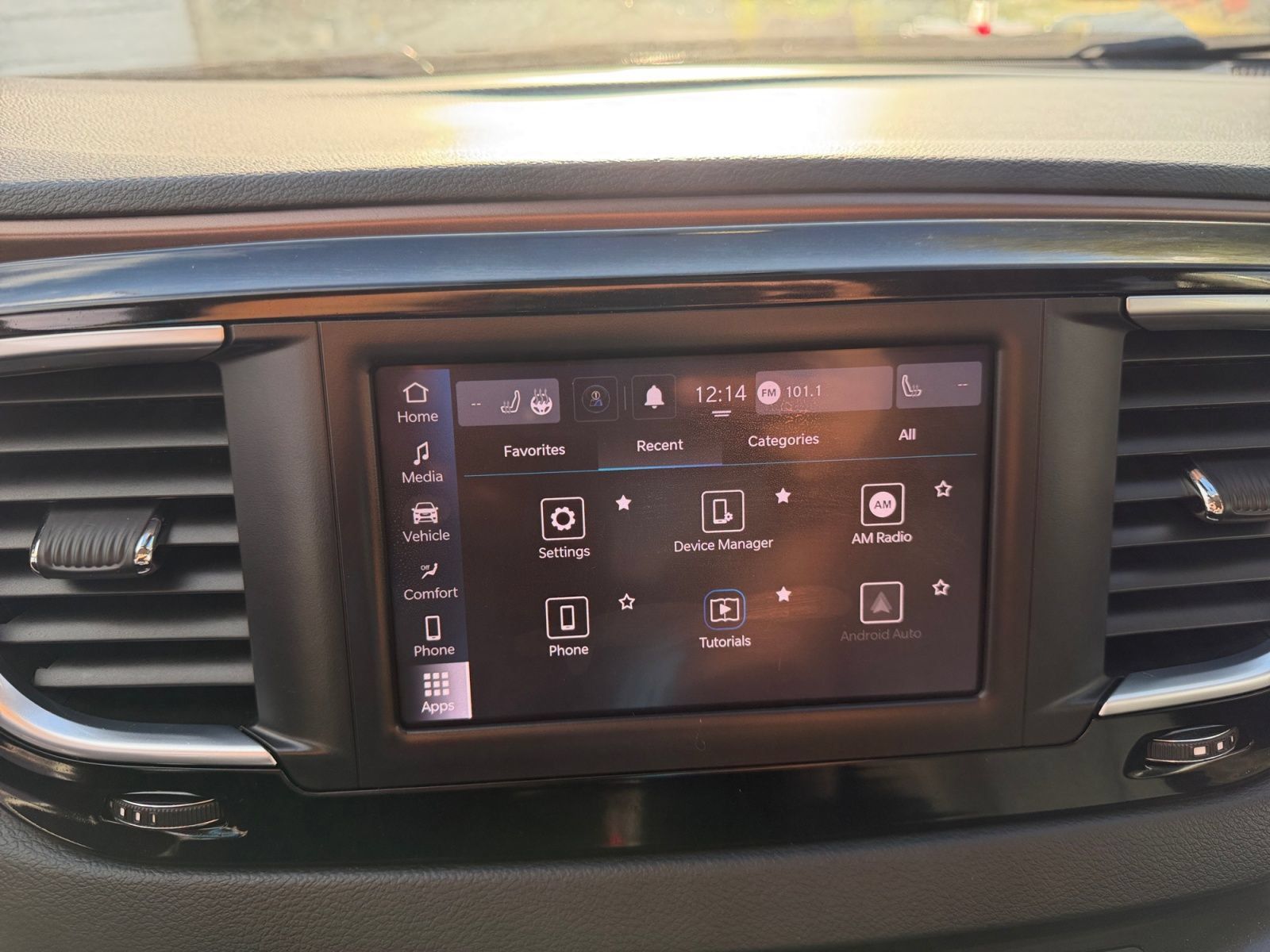 Used 2023 Chrysler Voyager LX FWD image 21