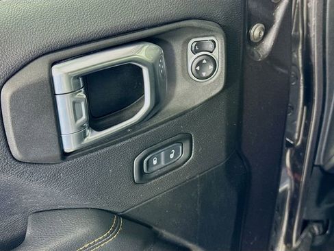 Used 2020 Jeep Wrangler Unlimited Sahara AWD/4WD image 21
