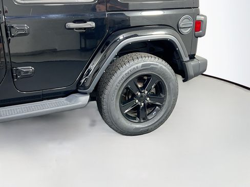 Used 2023 Jeep Wrangler Unlimited Sahara AWD/4WD image 30
