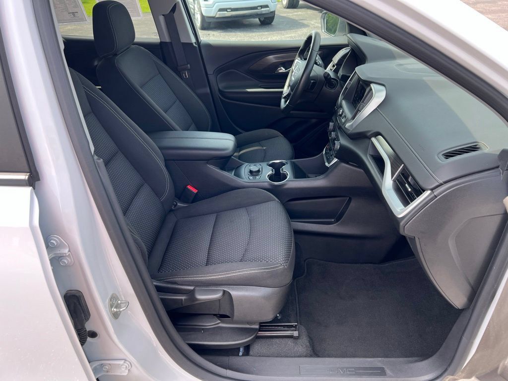 Used 2023 GMC Terrain SLE w/ Driver Convenience Package FWD image 32