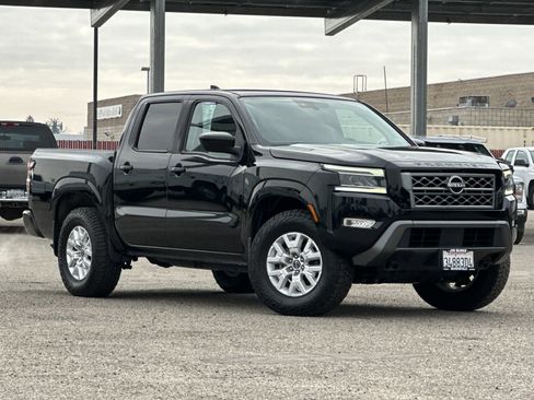 Used 2022 Nissan Frontier SV w/ SV Premium Package image 2