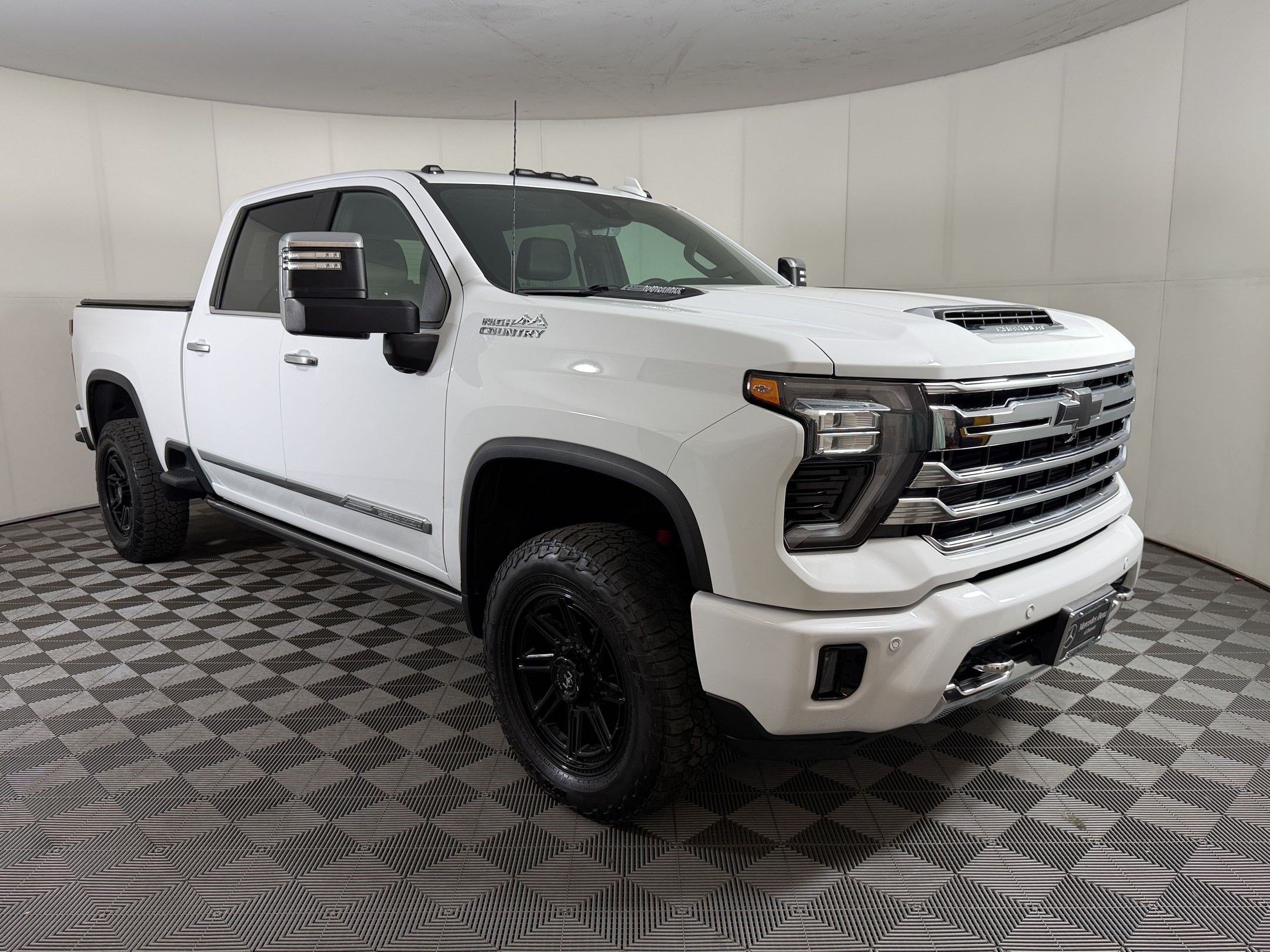 Used 2024 Chevrolet Silverado 2500 High Country w/ High Country Premium Package AWD/4WD image 7