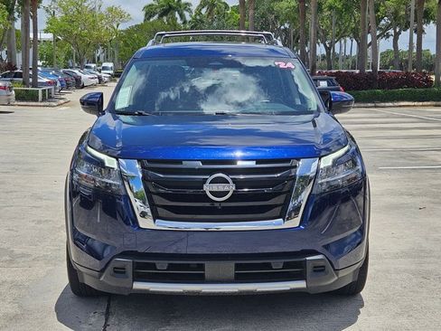 Used 2024 Nissan Pathfinder SL w/ SL Premium Package FWD image 2