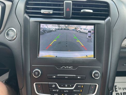 Used 2019 Ford Fusion SE w/ Equipment Group 151A FWD image 6