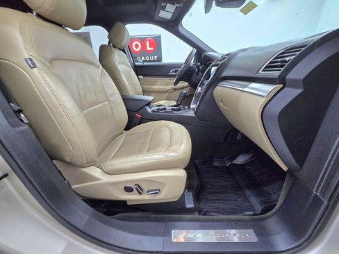 Used 2017 Ford Explorer Limited w/ Equipment Group 301A FWD image 23