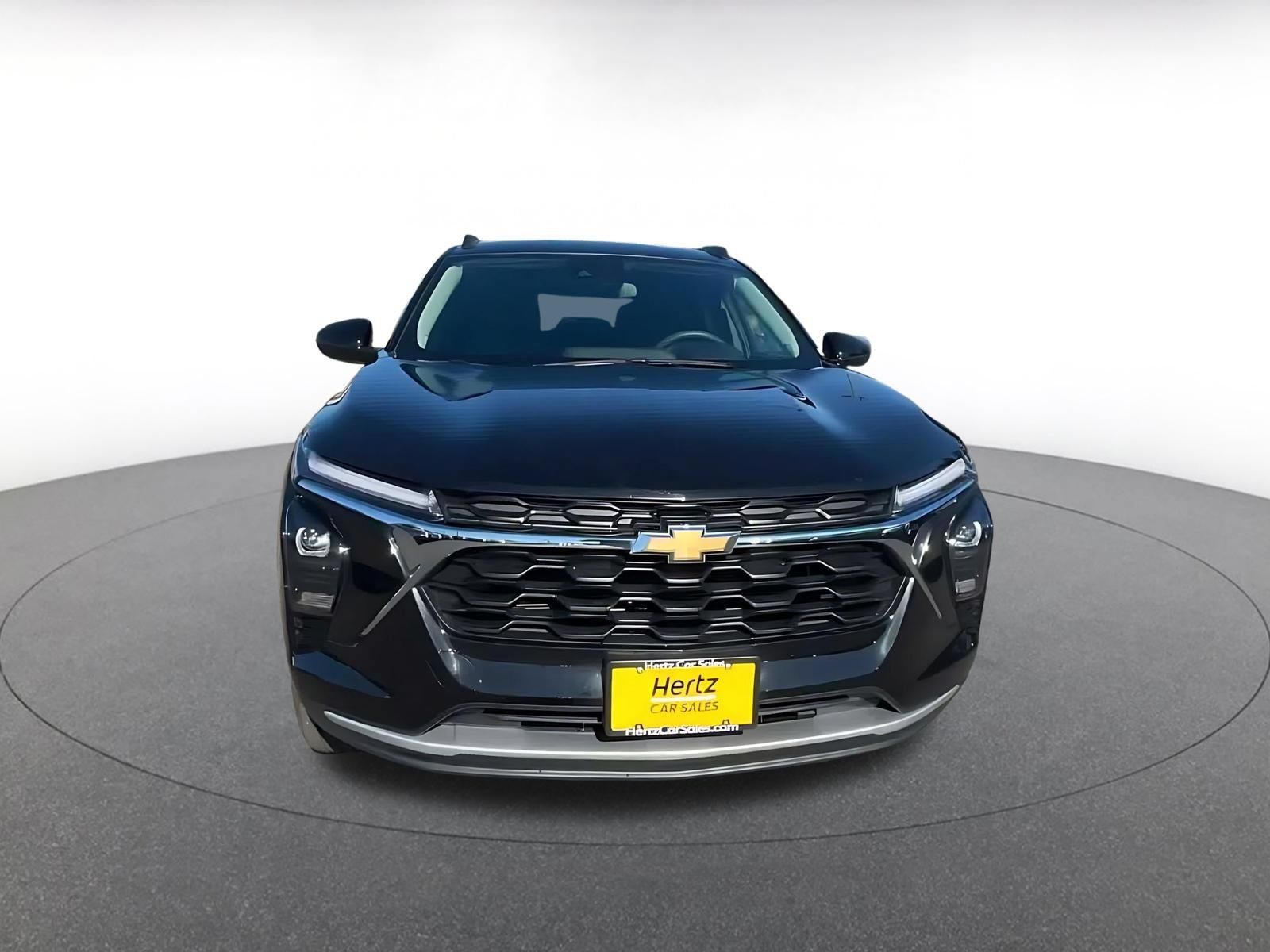 Used 2025 Chevrolet Trax LT FWD image 4