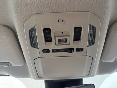 Used 2022 Toyota Highlander XLE image 25