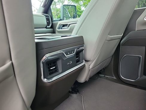 Used 2025 GMC Sierra 2500 SLT w/ SLT Premium Package image 20