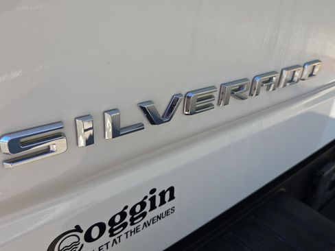 Used 2023 Chevrolet Silverado 1500 High Country w/ High Country Premium Package AWD/4WD image 35
