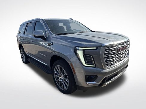 Used 2025 GMC Yukon Denali AWD/4WD image 3